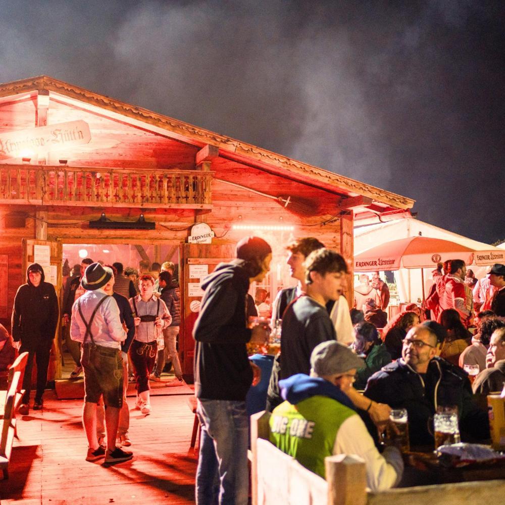 Oktoberfest Wiesn Camp Lodge Мюнхен Экстерьер фото
