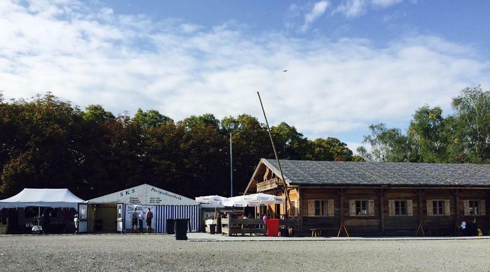 Oktoberfest Wiesn Camp Lodge Мюнхен Экстерьер фото