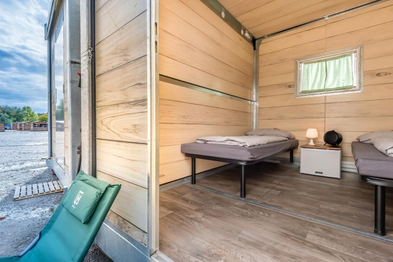 Oktoberfest Wiesn Camp Lodge Мюнхен Экстерьер фото